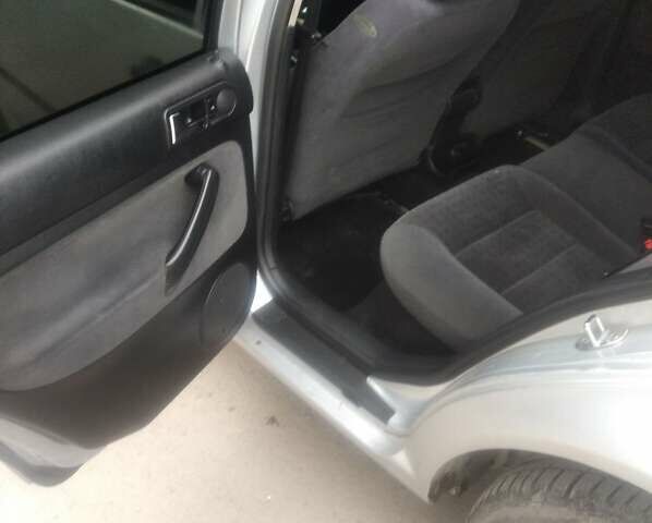 Серый Фольксваген Гольф, объемом двигателя 1.6 л и пробегом 220 тыс. км за 3700 $, фото 5 на Automoto.ua