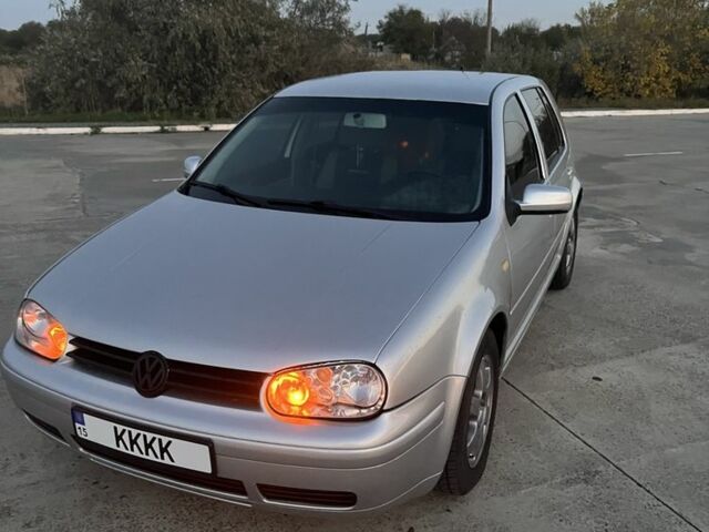 Серый Фольксваген Гольф, объемом двигателя 1.6 л и пробегом 290 тыс. км за 3500 $, фото 1 на Automoto.ua