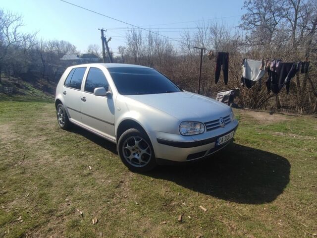 Серый Фольксваген Гольф, объемом двигателя 1.6 л и пробегом 370 тыс. км за 3850 $, фото 9 на Automoto.ua