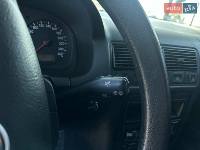 Сірий Фольксваген Гольф, об'ємом двигуна 1.98 л та пробігом 156 тис. км за 5000 $, фото 32 на Automoto.ua