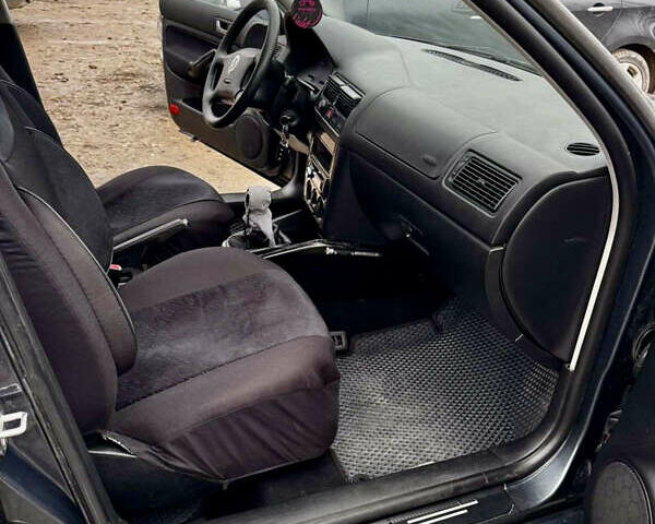 Серый Фольксваген Гольф, объемом двигателя 1.6 л и пробегом 395 тыс. км за 3850 $, фото 12 на Automoto.ua