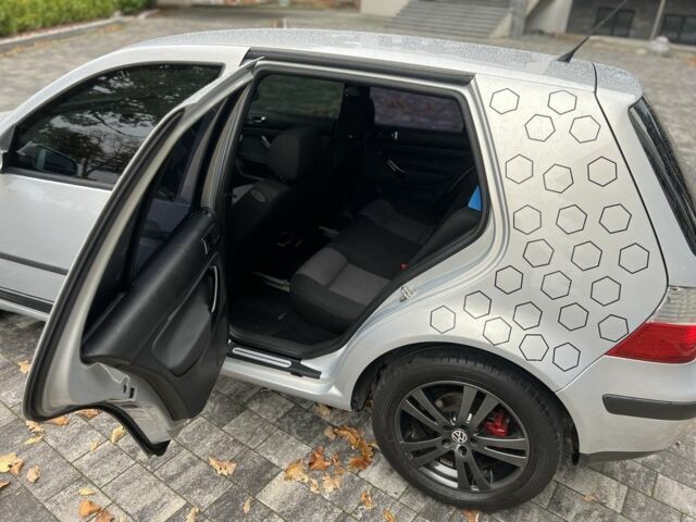 Серый Фольксваген Гольф, объемом двигателя 1.6 л и пробегом 263 тыс. км за 4000 $, фото 11 на Automoto.ua