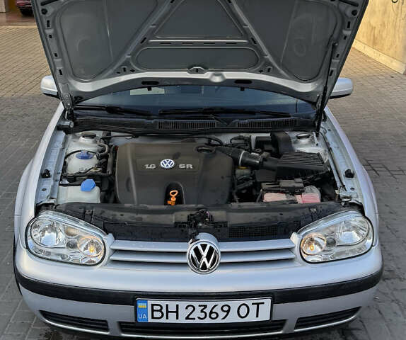 Серый Фольксваген Гольф, объемом двигателя 1.6 л и пробегом 256 тыс. км за 3900 $, фото 5 на Automoto.ua