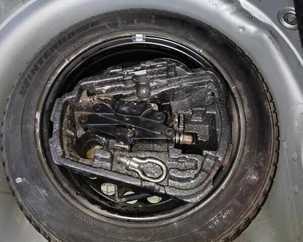 Серый Фольксваген Гольф, объемом двигателя 1.6 л и пробегом 220 тыс. км за 3650 $, фото 7 на Automoto.ua