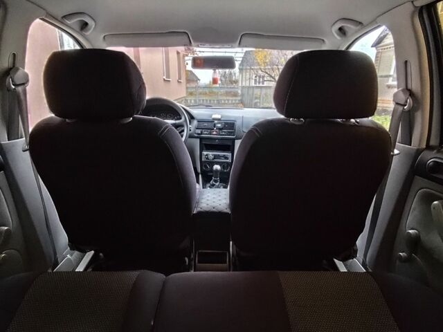 Серый Фольксваген Гольф, объемом двигателя 1.4 л и пробегом 266 тыс. км за 3500 $, фото 4 на Automoto.ua