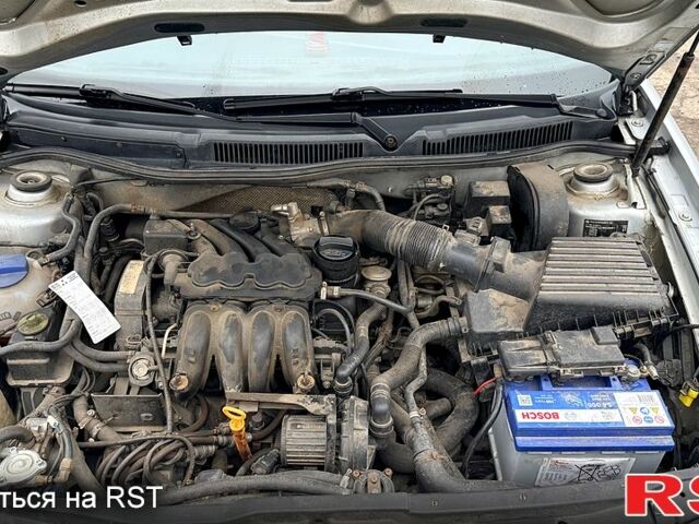 Серый Фольксваген Гольф, объемом двигателя 1.6 л и пробегом 318 тыс. км за 4900 $, фото 13 на Automoto.ua