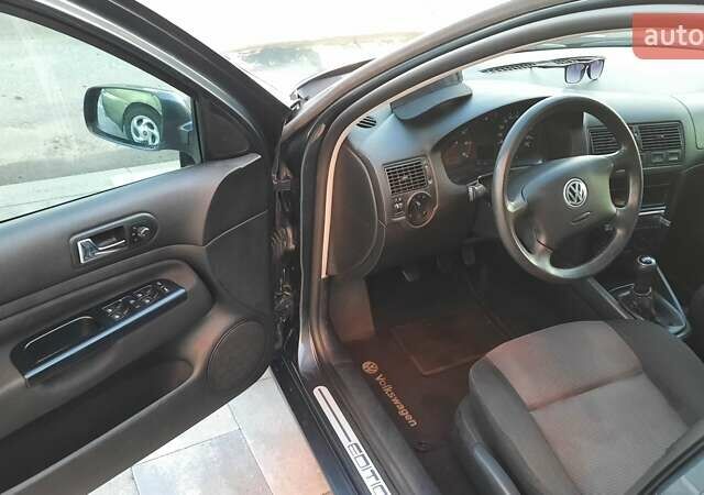 Сірий Фольксваген Гольф, об'ємом двигуна 1.39 л та пробігом 220 тис. км за 4400 $, фото 7 на Automoto.ua