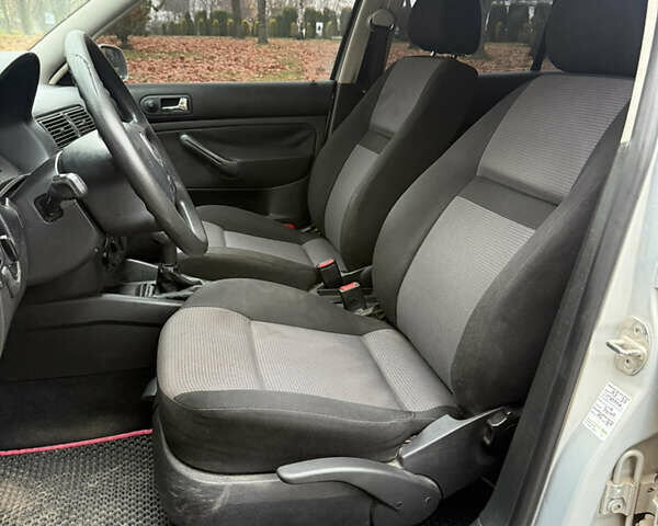 Серый Фольксваген Гольф, объемом двигателя 1.6 л и пробегом 200 тыс. км за 3300 $, фото 10 на Automoto.ua