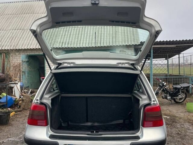 Серый Фольксваген Гольф, объемом двигателя 1.6 л и пробегом 370 тыс. км за 3850 $, фото 8 на Automoto.ua