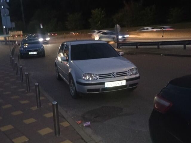 Серый Фольксваген Гольф, объемом двигателя 1.6 л и пробегом 370 тыс. км за 3850 $, фото 12 на Automoto.ua