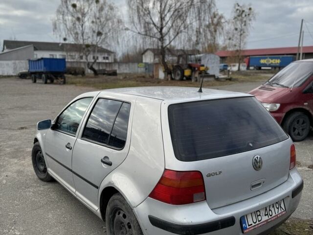 Серый Фольксваген Гольф, объемом двигателя 1.6 л и пробегом 300 тыс. км за 900 $, фото 2 на Automoto.ua