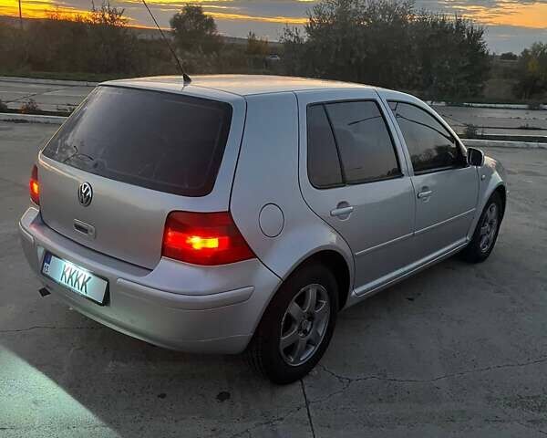Серый Фольксваген Гольф, объемом двигателя 1.6 л и пробегом 290 тыс. км за 3500 $, фото 5 на Automoto.ua
