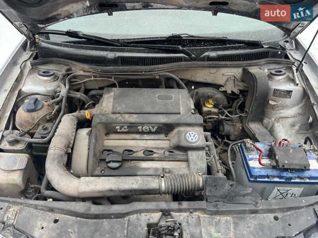 Серый Фольксваген Гольф, объемом двигателя 1.39 л и пробегом 245 тыс. км за 2750 $, фото 18 на Automoto.ua