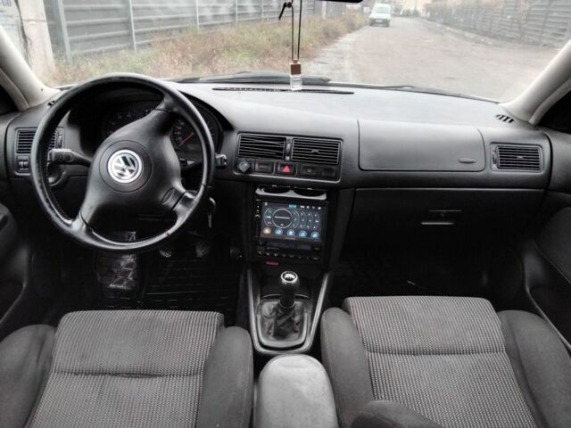 Серый Фольксваген Гольф, объемом двигателя 1.8 л и пробегом 313 тыс. км за 1550 $, фото 9 на Automoto.ua