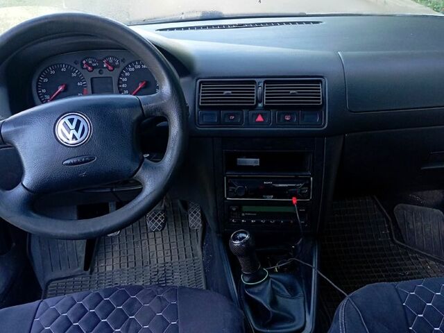 Серый Фольксваген Гольф, объемом двигателя 1.6 л и пробегом 270 тыс. км за 3500 $, фото 2 на Automoto.ua