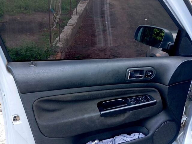 Серый Фольксваген Гольф, объемом двигателя 1.6 л и пробегом 270 тыс. км за 3500 $, фото 3 на Automoto.ua