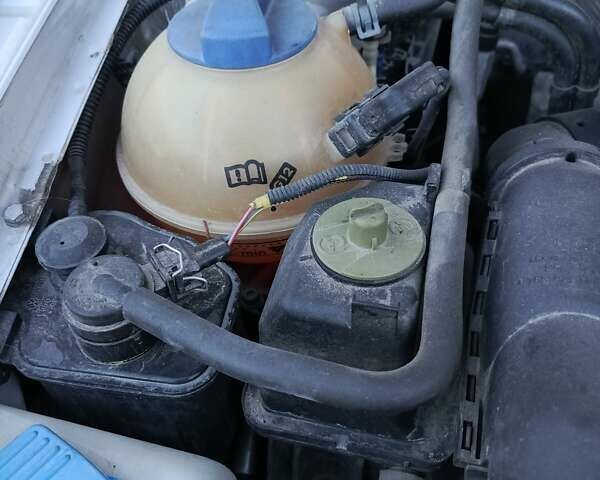 Серый Фольксваген Гольф, объемом двигателя 1.6 л и пробегом 220 тыс. км за 3650 $, фото 4 на Automoto.ua