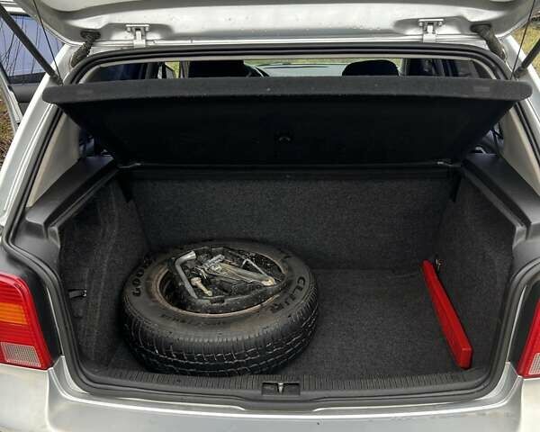 Серый Фольксваген Гольф, объемом двигателя 1.6 л и пробегом 250 тыс. км за 4300 $, фото 2 на Automoto.ua