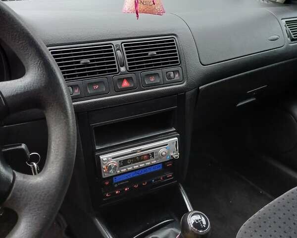 Серый Фольксваген Гольф, объемом двигателя 1.6 л и пробегом 238 тыс. км за 3850 $, фото 6 на Automoto.ua