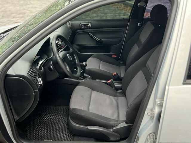 Серый Фольксваген Гольф, объемом двигателя 1.6 л и пробегом 263 тыс. км за 4000 $, фото 8 на Automoto.ua