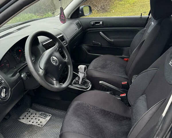 Серый Фольксваген Гольф, объемом двигателя 1.6 л и пробегом 258 тыс. км за 4000 $, фото 4 на Automoto.ua