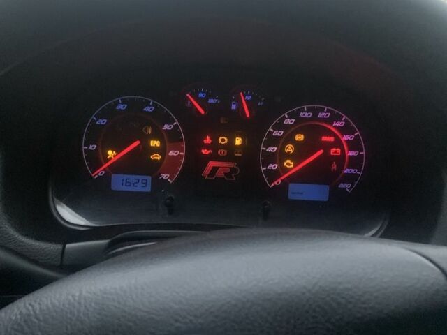 Серый Фольксваген Гольф, объемом двигателя 1.4 л и пробегом 302 тыс. км за 3500 $, фото 9 на Automoto.ua