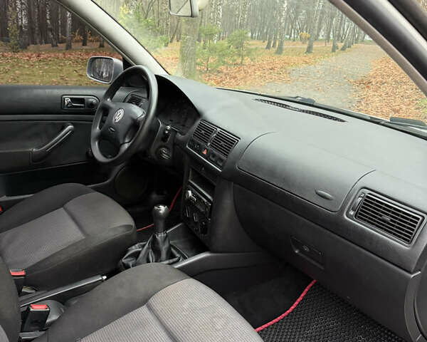 Серый Фольксваген Гольф, объемом двигателя 1.6 л и пробегом 200 тыс. км за 3300 $, фото 14 на Automoto.ua