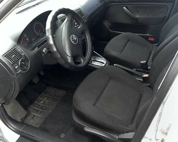 Серый Фольксваген Гольф, объемом двигателя 1.6 л и пробегом 250 тыс. км за 4300 $, фото 3 на Automoto.ua