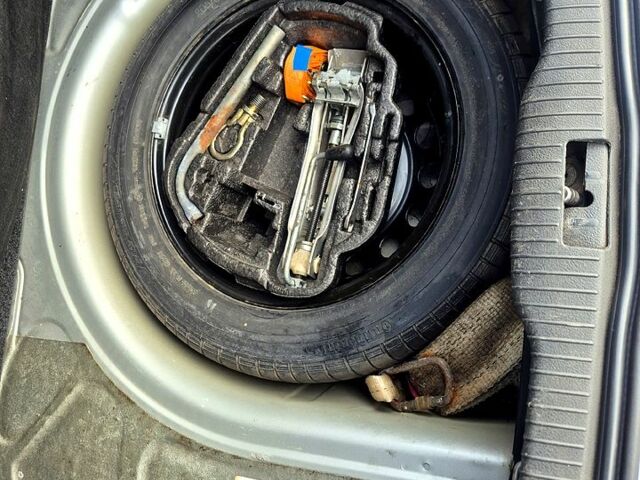 Серый Фольксваген Гольф, объемом двигателя 1.6 л и пробегом 322 тыс. км за 4700 $, фото 3 на Automoto.ua