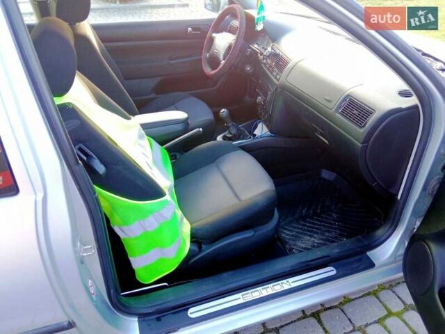 Серый Фольксваген Гольф, объемом двигателя 1.4 л и пробегом 234 тыс. км за 3850 $, фото 7 на Automoto.ua