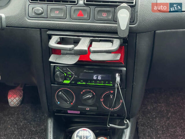 Сірий Фольксваген Гольф, об'ємом двигуна 1.39 л та пробігом 264 тис. км за 3999 $, фото 24 на Automoto.ua