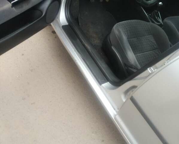 Серый Фольксваген Гольф, объемом двигателя 1.6 л и пробегом 220 тыс. км за 3700 $, фото 9 на Automoto.ua