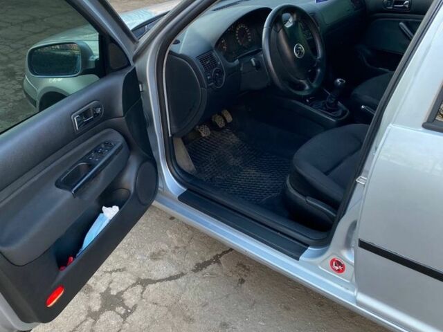 Серый Фольксваген Гольф, объемом двигателя 1.6 л и пробегом 239 тыс. км за 4200 $, фото 5 на Automoto.ua