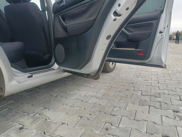 Серый Фольксваген Гольф, объемом двигателя 1.9 л и пробегом 405 тыс. км за 2386 $, фото 9 на Automoto.ua