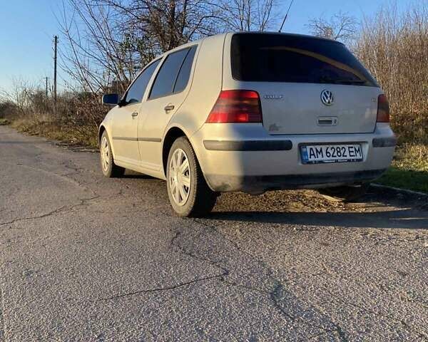 Серый Фольксваген Гольф, объемом двигателя 1.6 л и пробегом 275 тыс. км за 4000 $, фото 2 на Automoto.ua