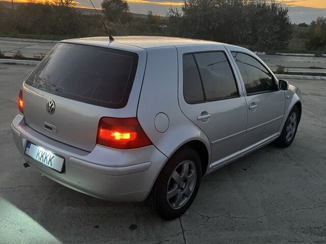 Серый Фольксваген Гольф, объемом двигателя 1.6 л и пробегом 290 тыс. км за 3500 $, фото 6 на Automoto.ua