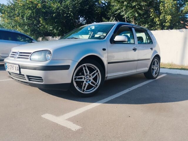 Серый Фольксваген Гольф, объемом двигателя 1.6 л и пробегом 227 тыс. км за 4500 $, фото 2 на Automoto.ua