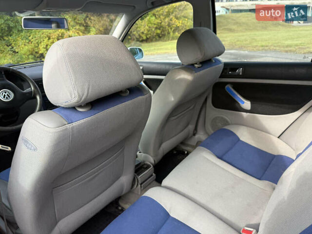 Серый Фольксваген Гольф, объемом двигателя 1.6 л и пробегом 251 тыс. км за 3900 $, фото 2 на Automoto.ua