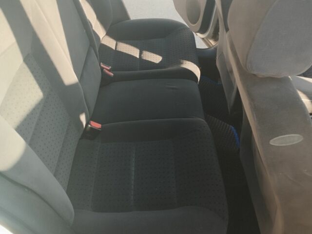 Серый Фольксваген Гольф, объемом двигателя 1.6 л и пробегом 227 тыс. км за 4500 $, фото 16 на Automoto.ua