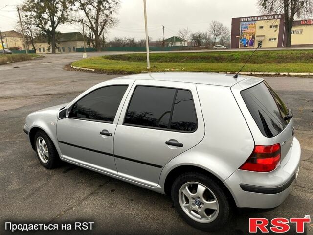 Серый Фольксваген Гольф, объемом двигателя 1.6 л и пробегом 170 тыс. км за 4600 $, фото 7 на Automoto.ua