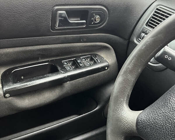 Серый Фольксваген Гольф, объемом двигателя 1.39 л и пробегом 245 тыс. км за 2750 $, фото 15 на Automoto.ua