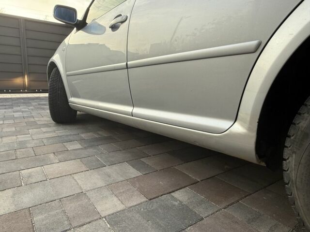 Серый Фольксваген Гольф, объемом двигателя 1.6 л и пробегом 318 тыс. км за 3650 $, фото 2 на Automoto.ua