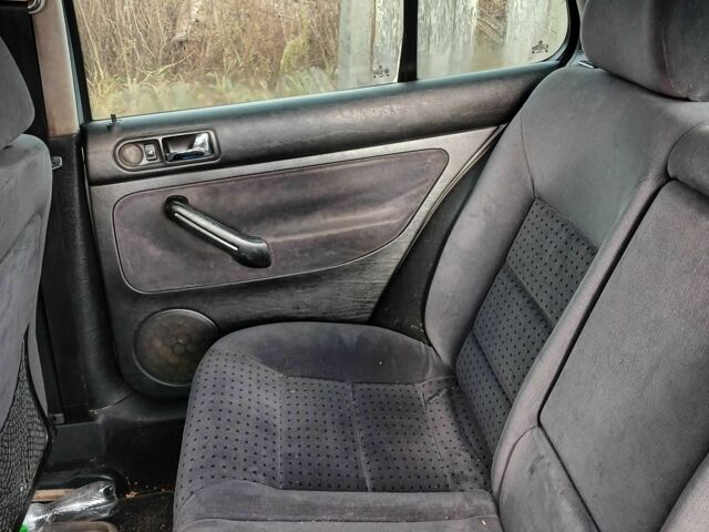 Серый Фольксваген Гольф, объемом двигателя 1.6 л и пробегом 420 тыс. км за 2500 $, фото 1 на Automoto.ua