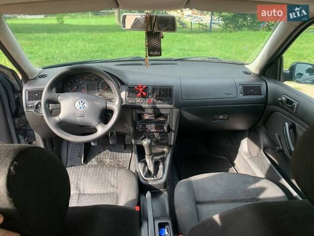 Серый Фольксваген Гольф, объемом двигателя 1.6 л и пробегом 272 тыс. км за 3000 $, фото 4 на Automoto.ua