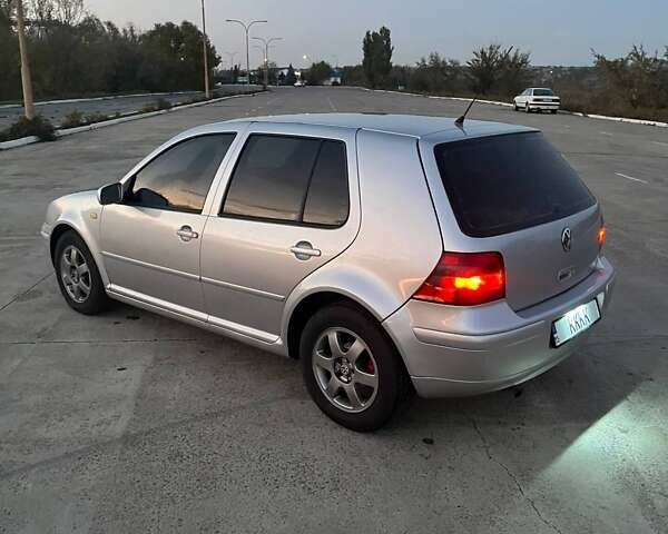 Серый Фольксваген Гольф, объемом двигателя 1.6 л и пробегом 290 тыс. км за 3500 $, фото 6 на Automoto.ua