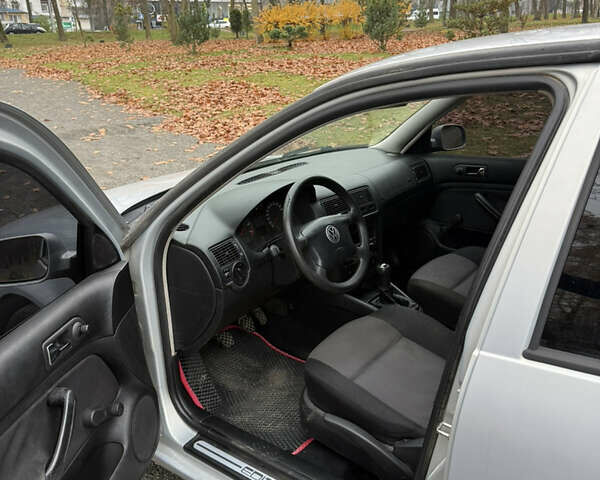 Серый Фольксваген Гольф, объемом двигателя 1.6 л и пробегом 200 тыс. км за 3300 $, фото 12 на Automoto.ua
