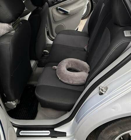 Серый Фольксваген Гольф, объемом двигателя 1.6 л и пробегом 213 тыс. км за 3600 $, фото 5 на Automoto.ua