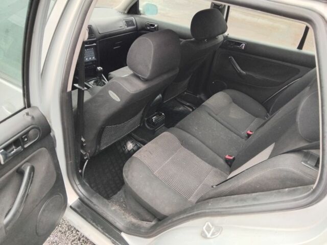 Серый Фольксваген Гольф, объемом двигателя 1.8 л и пробегом 313 тыс. км за 1550 $, фото 8 на Automoto.ua