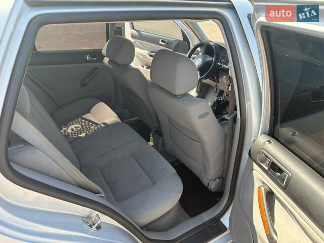 Серый Фольксваген Гольф, объемом двигателя 1.6 л и пробегом 270 тыс. км за 3500 $, фото 6 на Automoto.ua