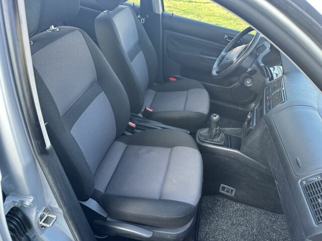 Серый Фольксваген Гольф, объемом двигателя 1.6 л и пробегом 154 тыс. км за 4699 $, фото 12 на Automoto.ua